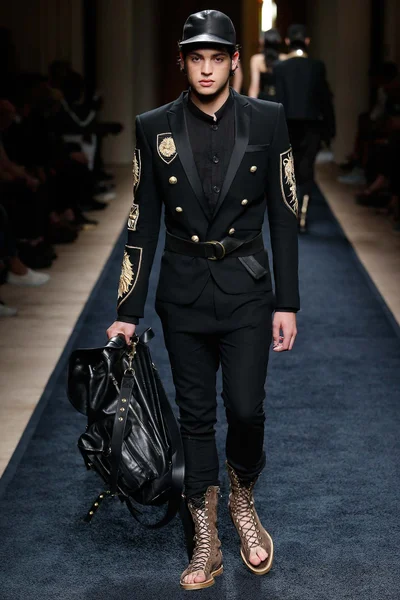 Look 48